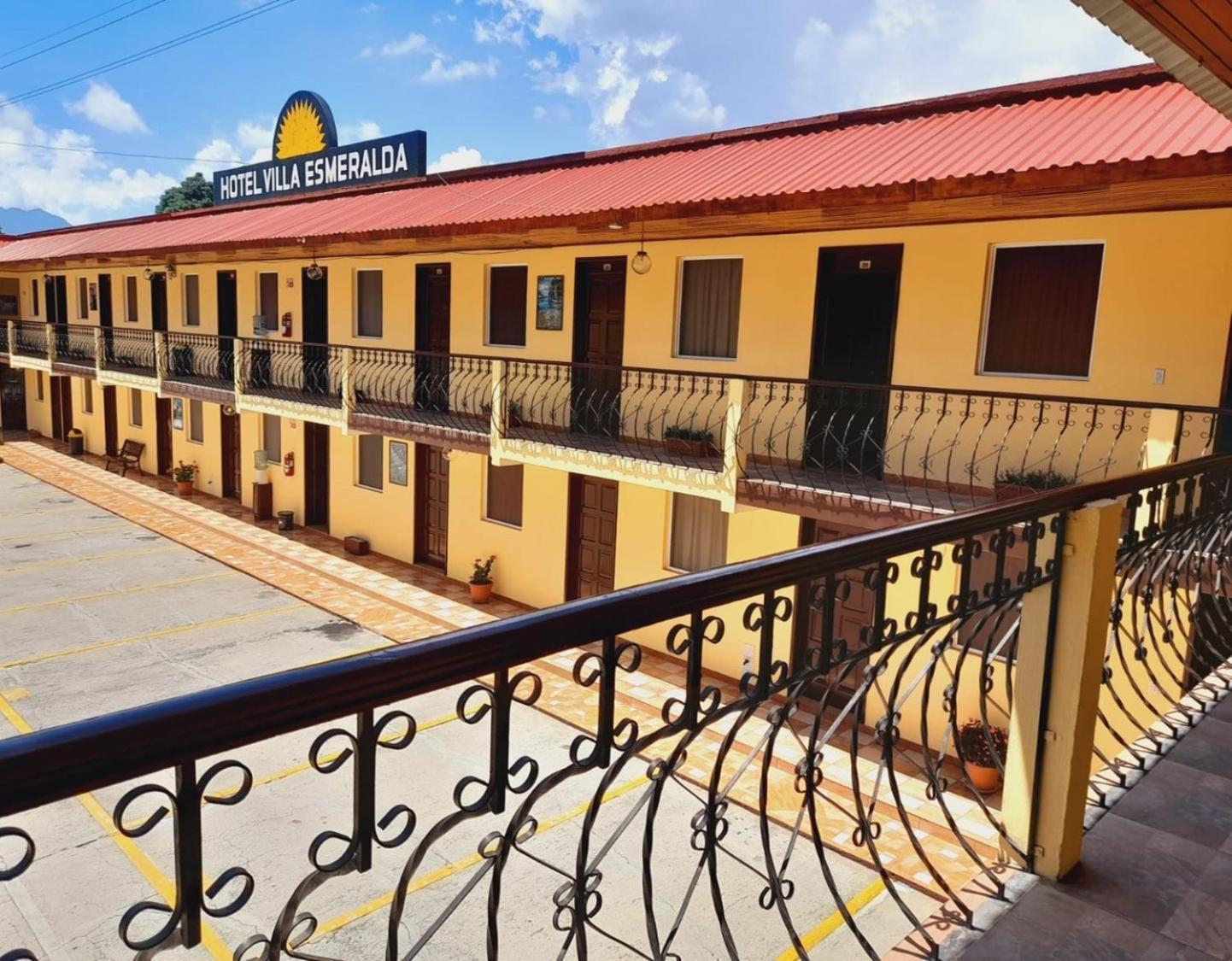 Hotel Y Restaurante Villa Esmeralda Реталулеу Екстер'єр фото